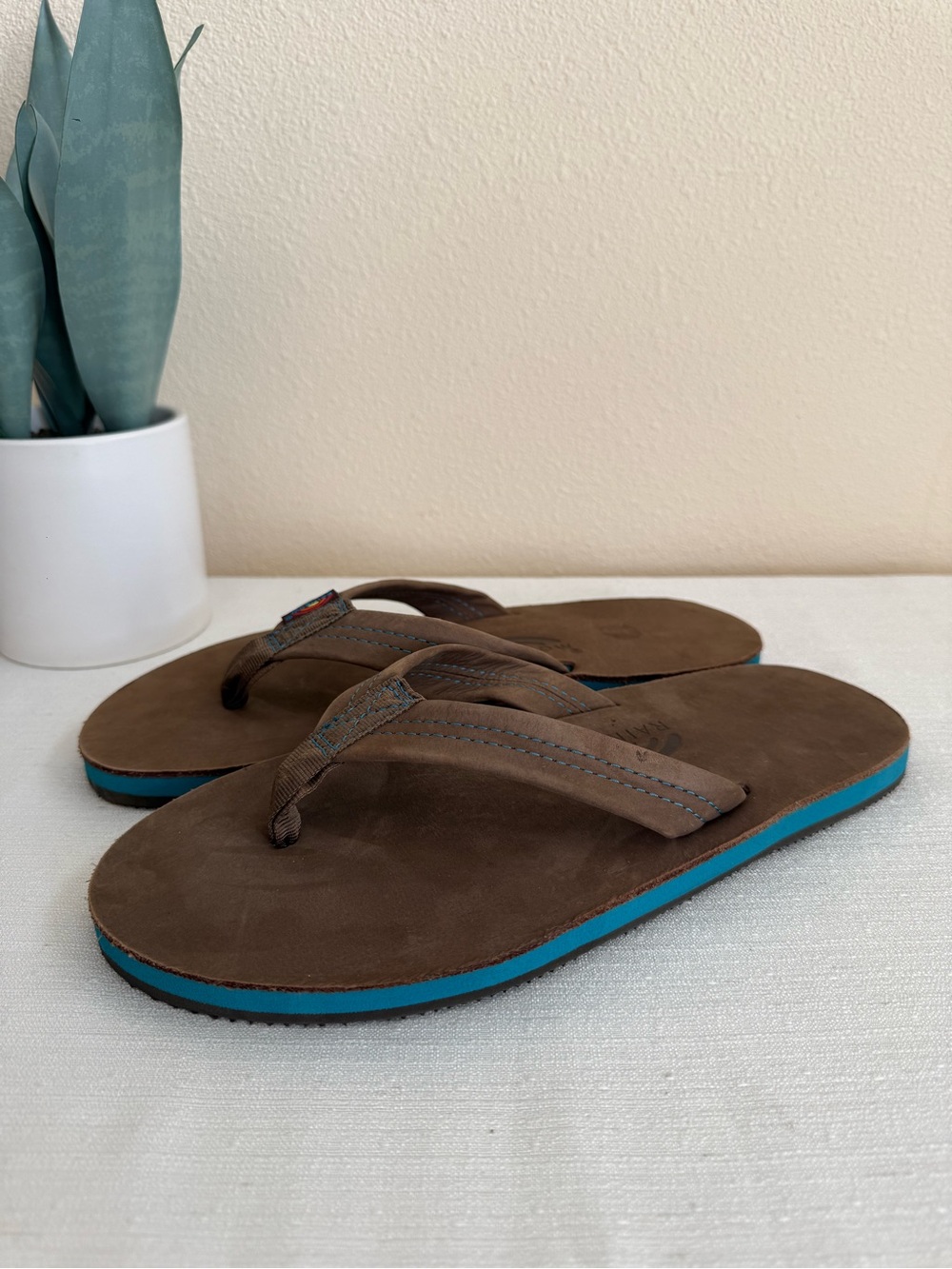 New Rainbow Brown Leather Flip Flop Sandals with Teal Midsole - Picture 3 of 12